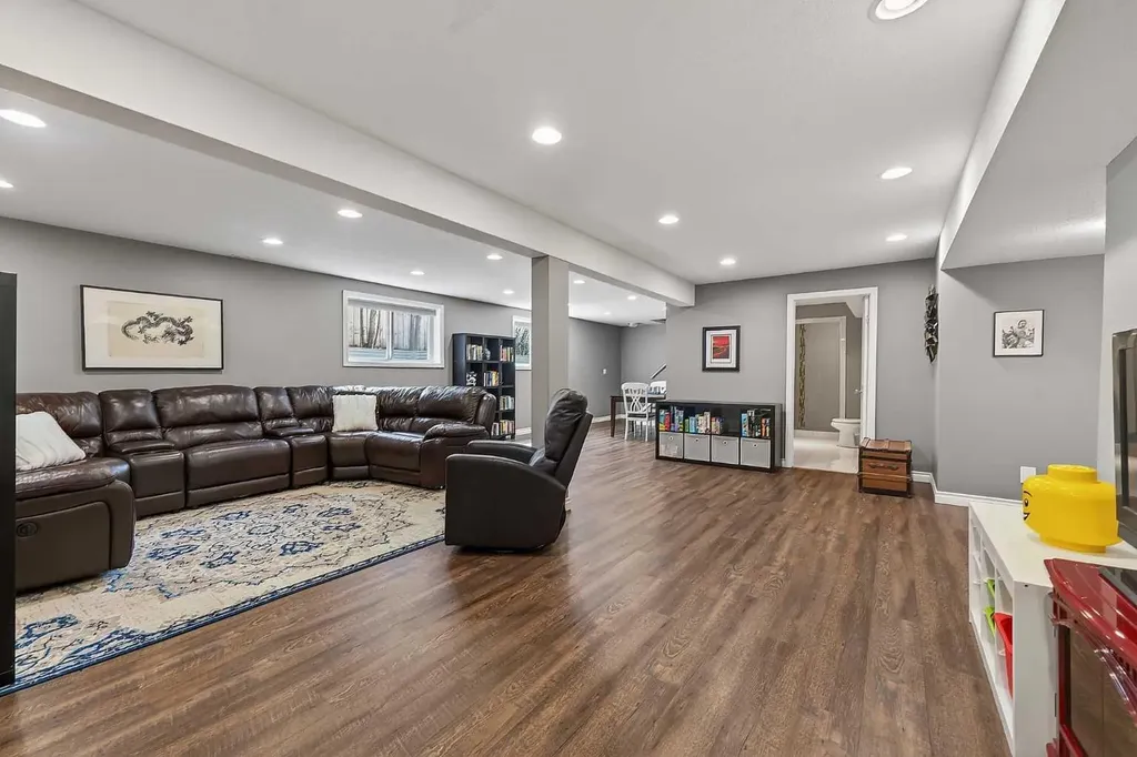 756 East Chestermere Drive Chestermere AB T1X 1A6