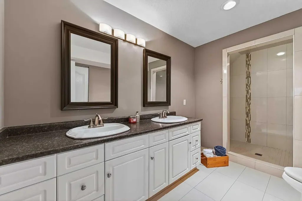 756 East Chestermere Drive Chestermere AB T1X 1A6