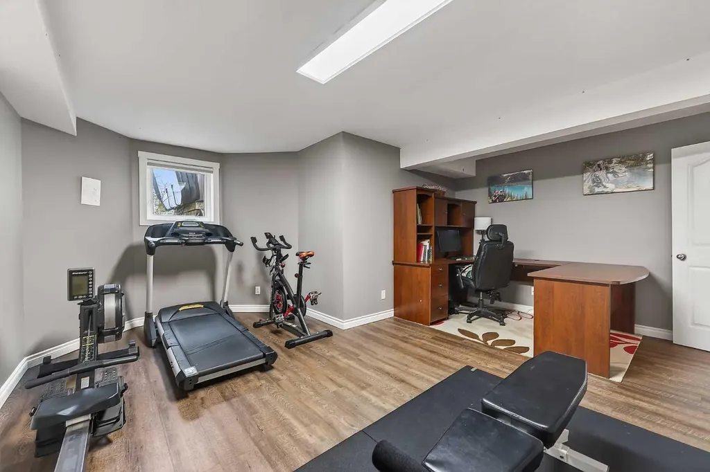 756 East Chestermere Drive Chestermere AB T1X 1A6