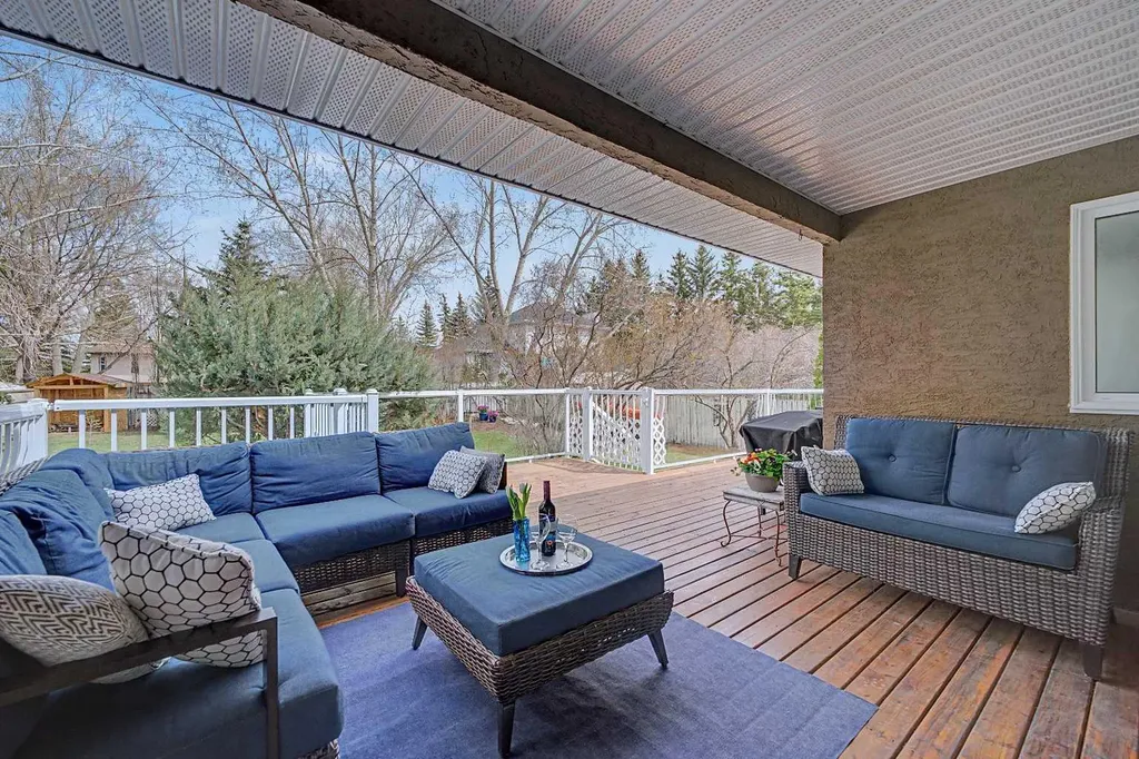 756 East Chestermere Drive Chestermere AB T1X 1A6