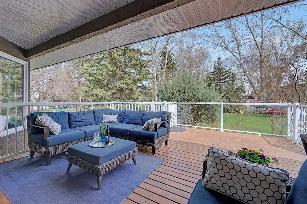 756 East Chestermere Drive Chestermere AB T1X 1A6