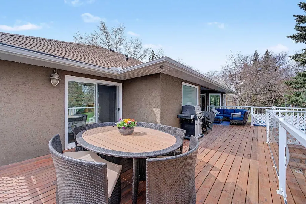 756 East Chestermere Drive Chestermere AB T1X 1A6