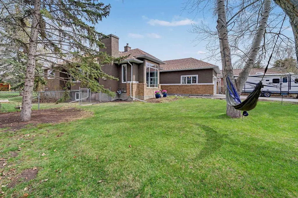 756 East Chestermere Drive Chestermere AB T1X 1A6