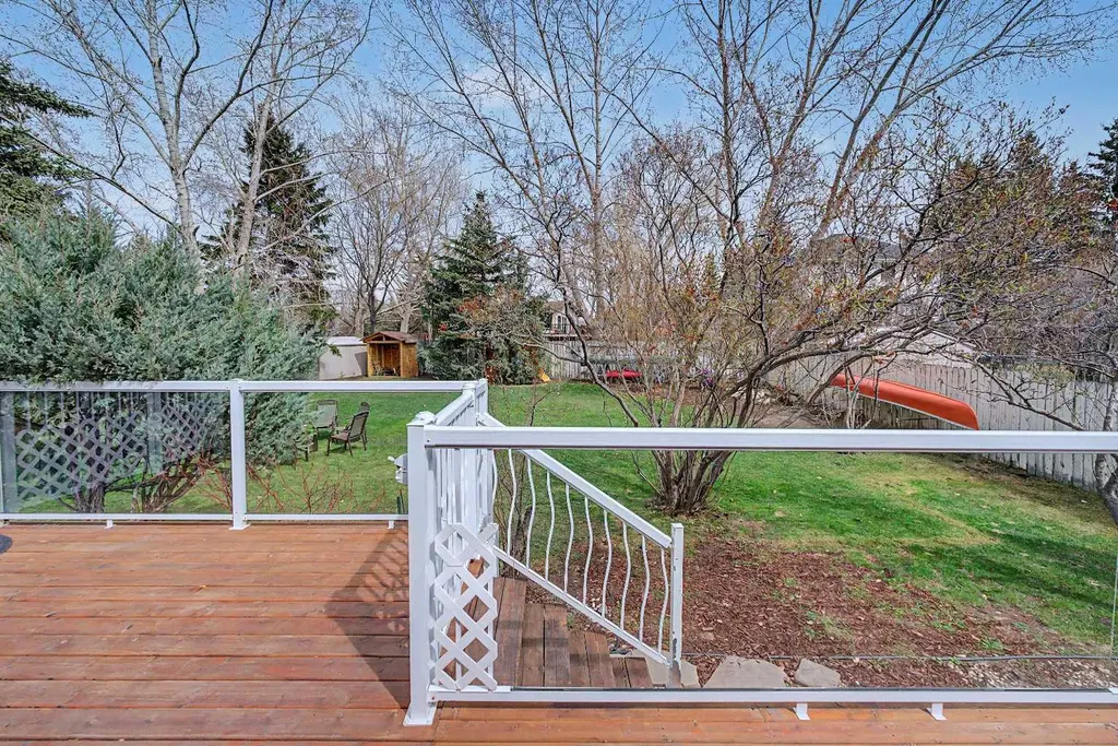 756 East Chestermere Drive Chestermere AB T1X 1A6