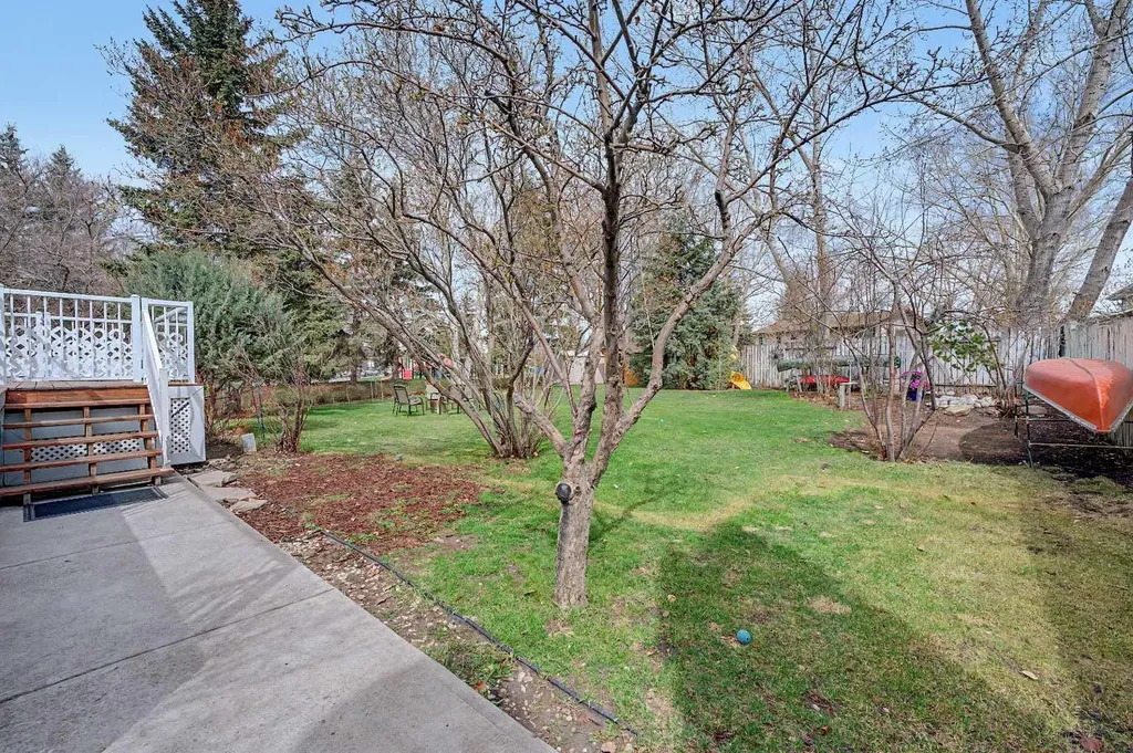 756 East Chestermere Drive Chestermere AB T1X 1A6