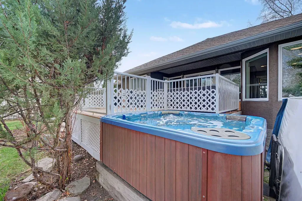 756 East Chestermere Drive Chestermere AB T1X 1A6