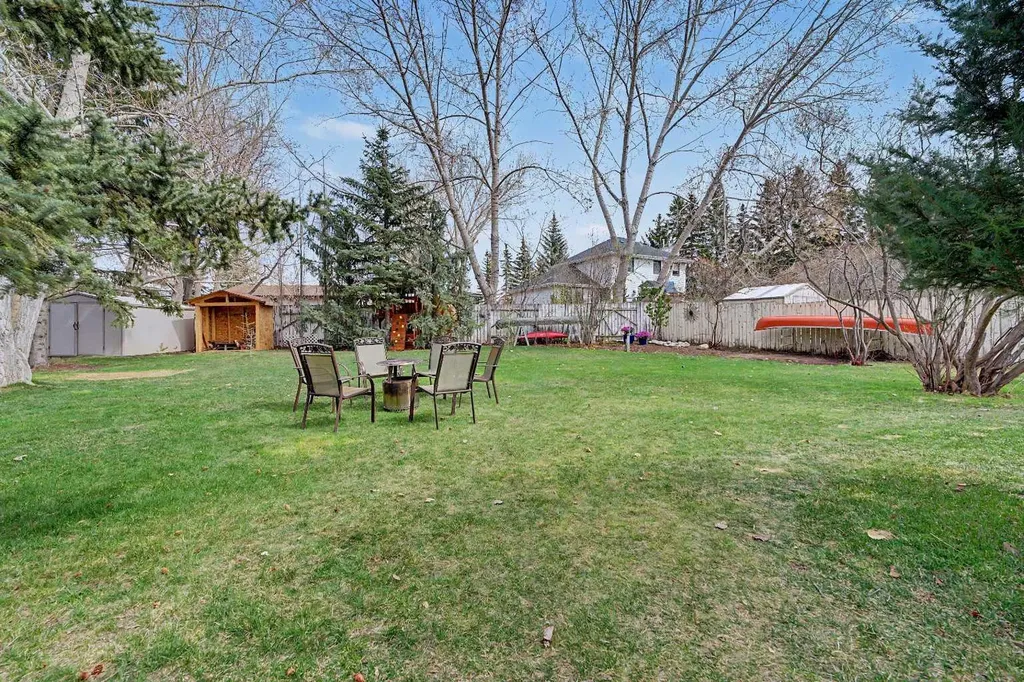 756 East Chestermere Drive Chestermere AB T1X 1A6