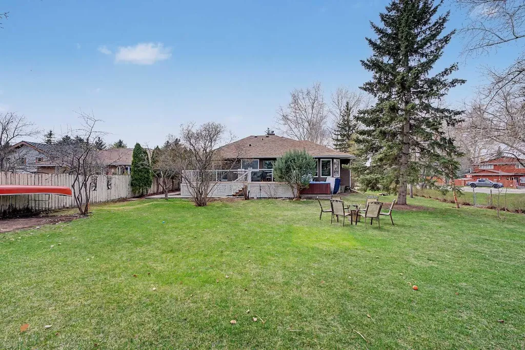 756 East Chestermere Drive Chestermere AB T1X 1A6