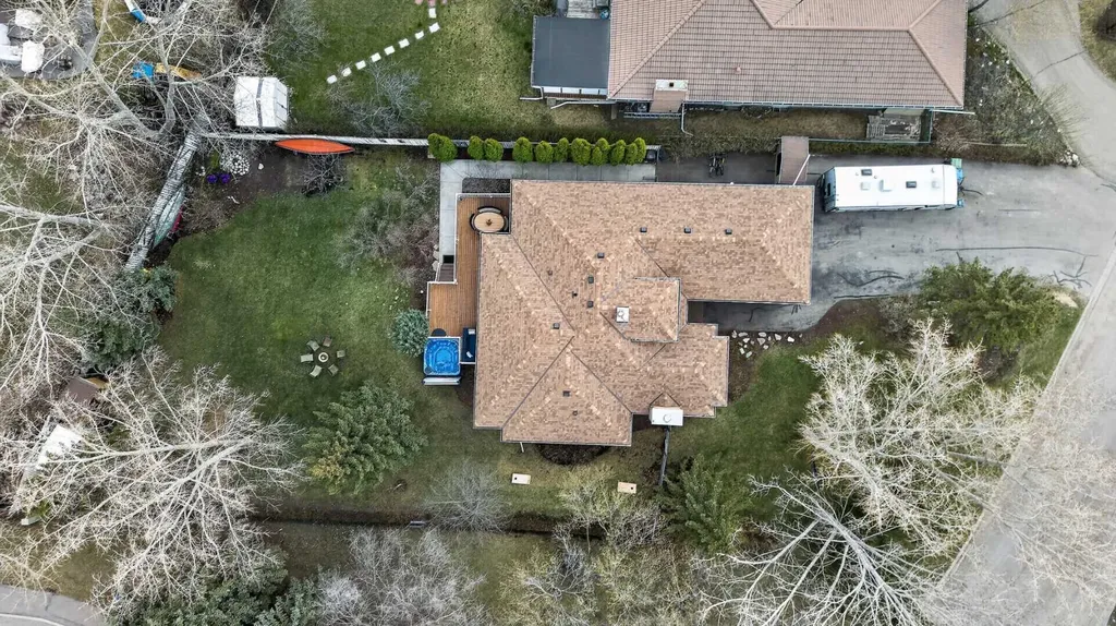 756 East Chestermere Drive Chestermere AB T1X 1A6