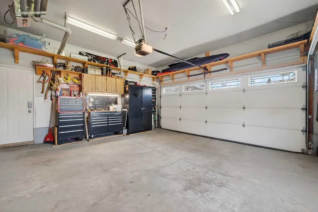 756 East Chestermere Drive Chestermere AB T1X 1A6