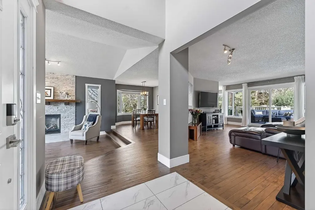 756 East Chestermere Drive Chestermere AB T1X 1A6