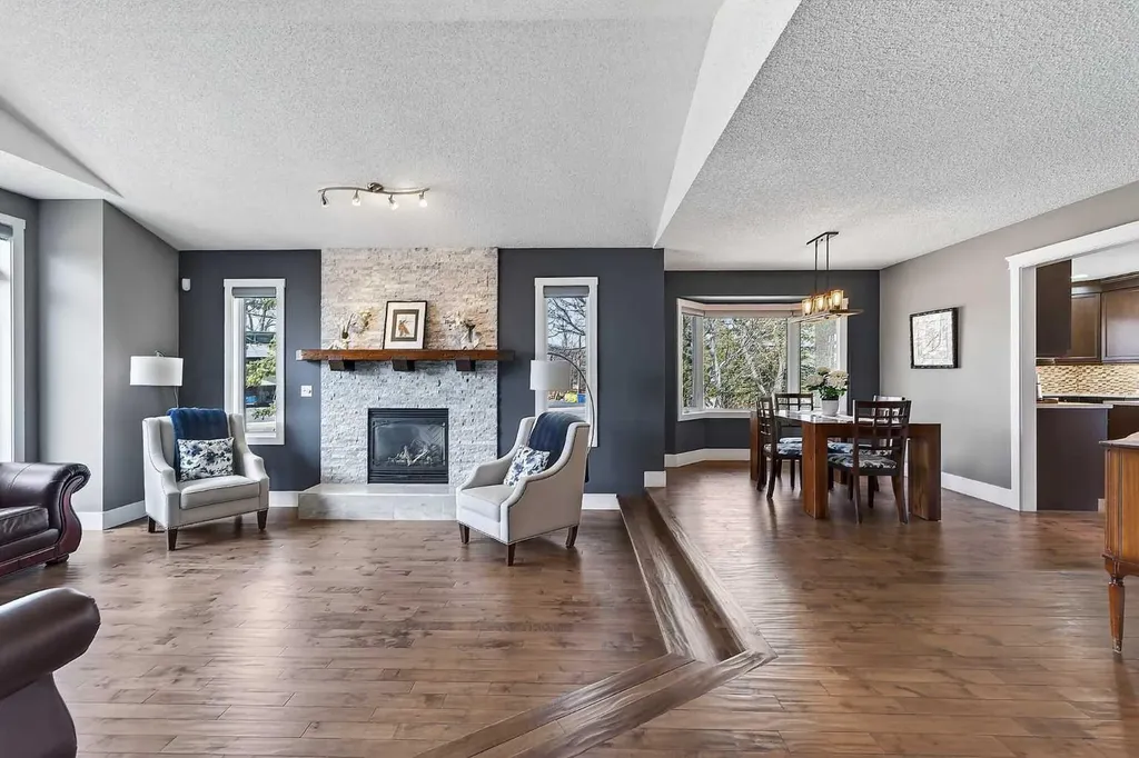 756 East Chestermere Drive Chestermere AB T1X 1A6
