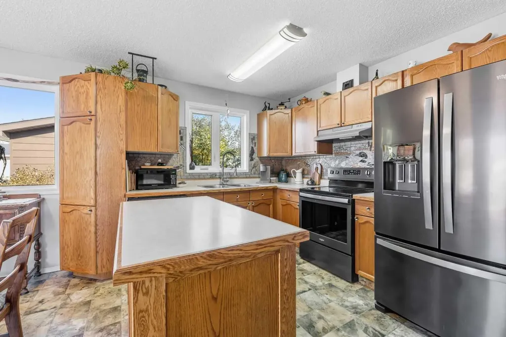 34 Hollinger Drive Swan Hills AB T0G 2C0