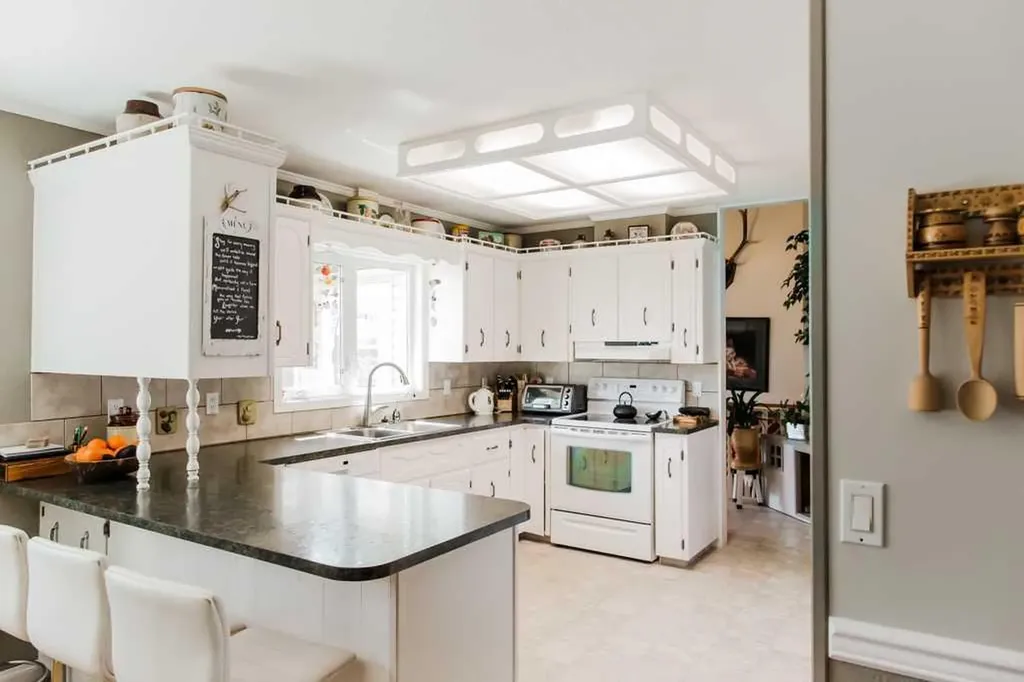 9915 101 Avenue Clairmont AB T8X 5A5