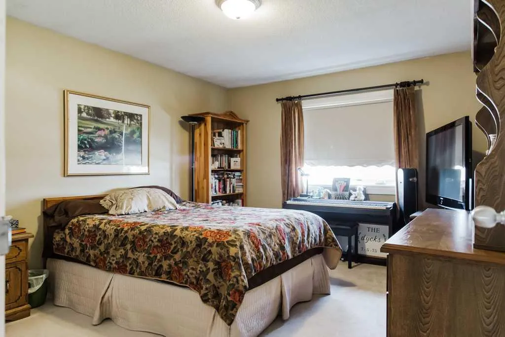 9915 101 Avenue Clairmont AB T8X 5A5