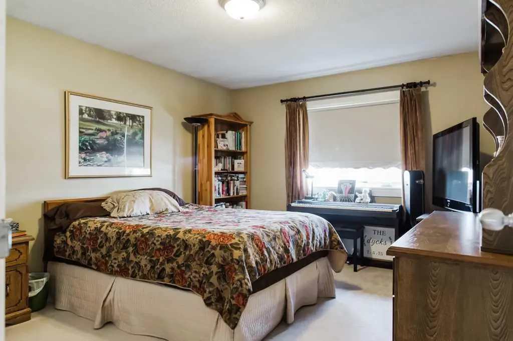 9915 101 Avenue Clairmont AB T8X 5A5