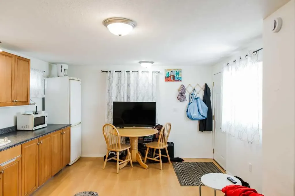 9915 101 Avenue Clairmont AB T8X 5A5