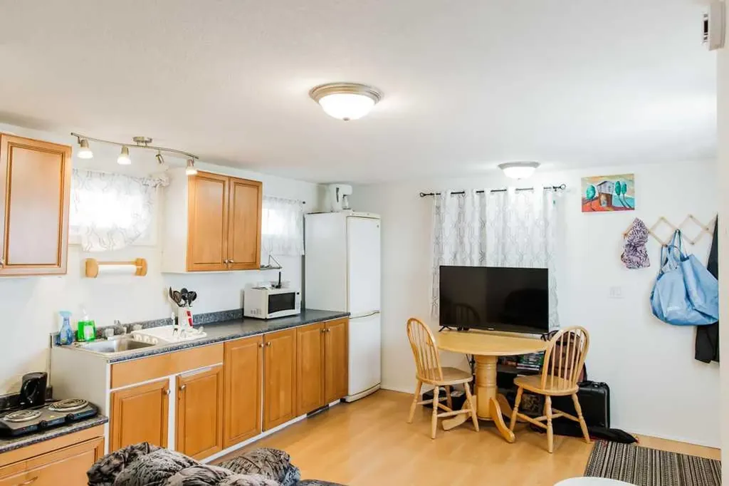 9915 101 Avenue Clairmont AB T8X 5A5
