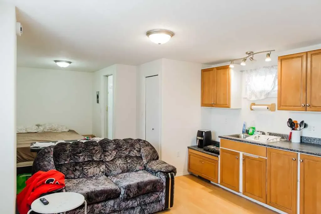 9915 101 Avenue Clairmont AB T8X 5A5