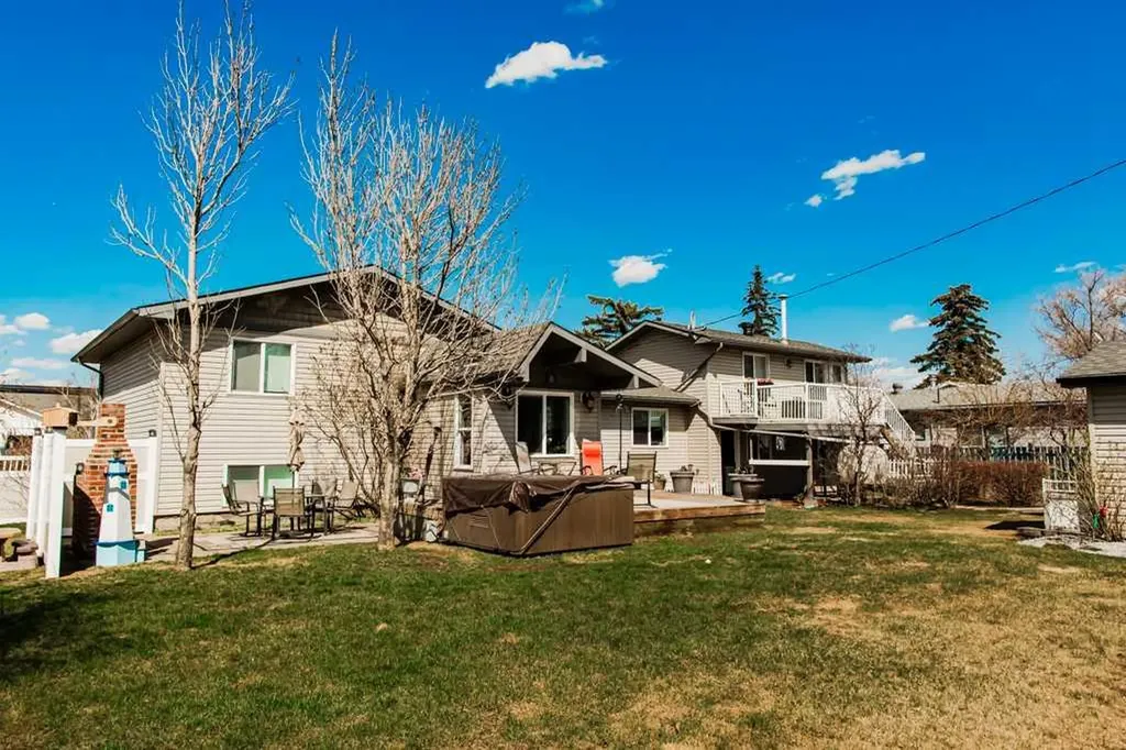 9915 101 Avenue Clairmont AB T8X 5A5