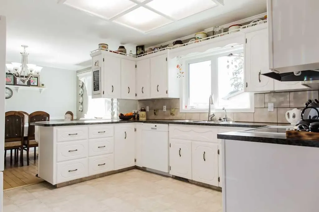 9915 101 Avenue Clairmont AB T8X 5A5