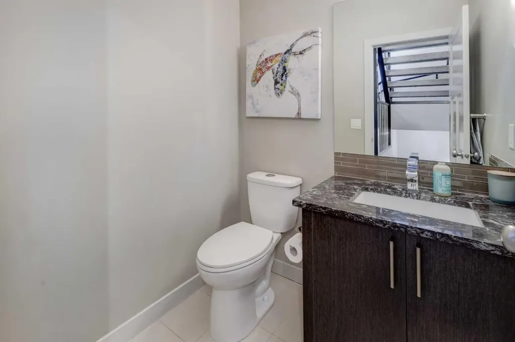 4520B 17 Avenue NW Calgary AB T3B0P1