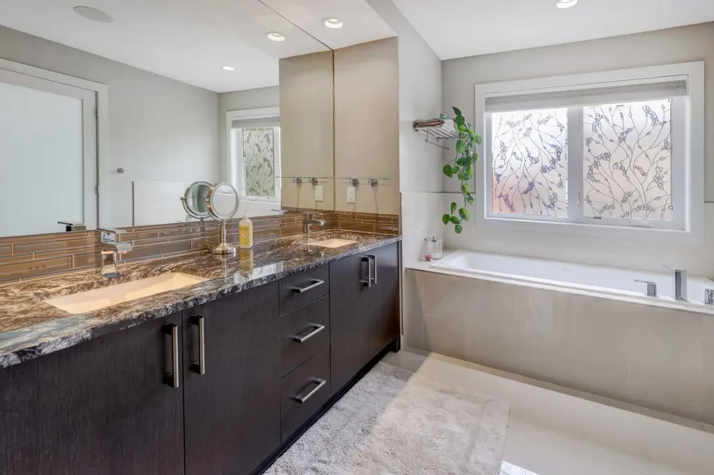 4520B 17 Avenue NW Calgary AB T3B0P1