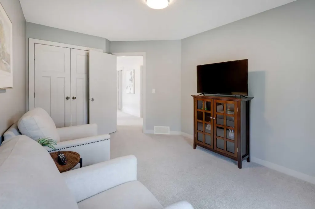 4520B 17 Avenue NW Calgary AB T3B0P1