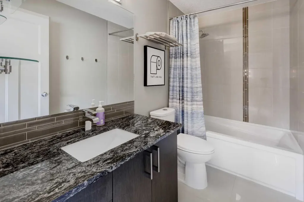 4520B 17 Avenue NW Calgary AB T3B0P1