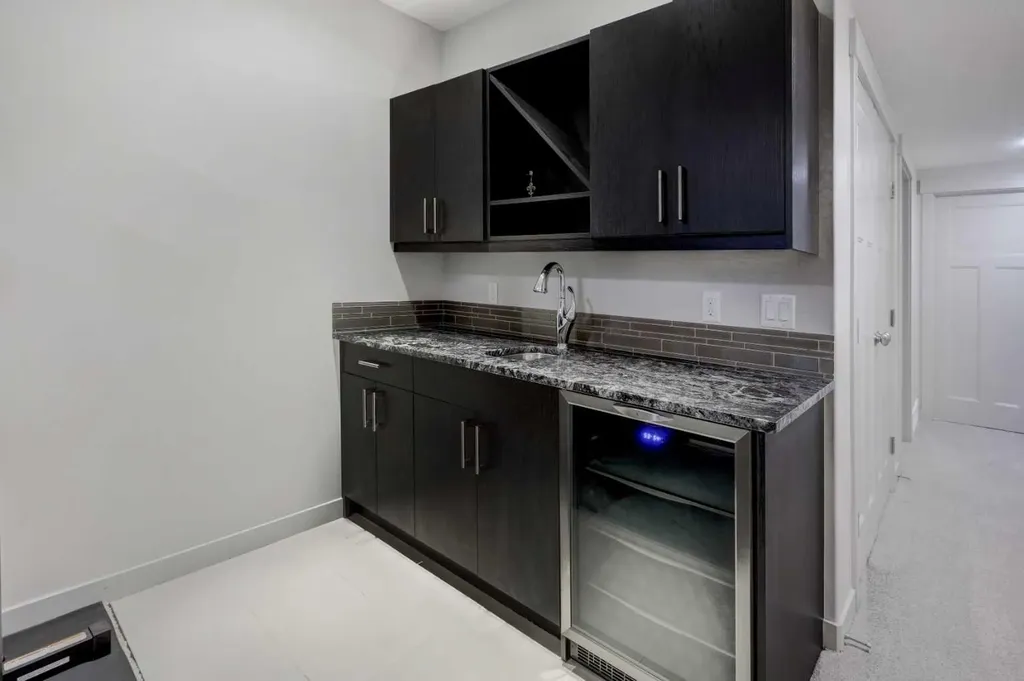 4520B 17 Avenue NW Calgary AB T3B0P1