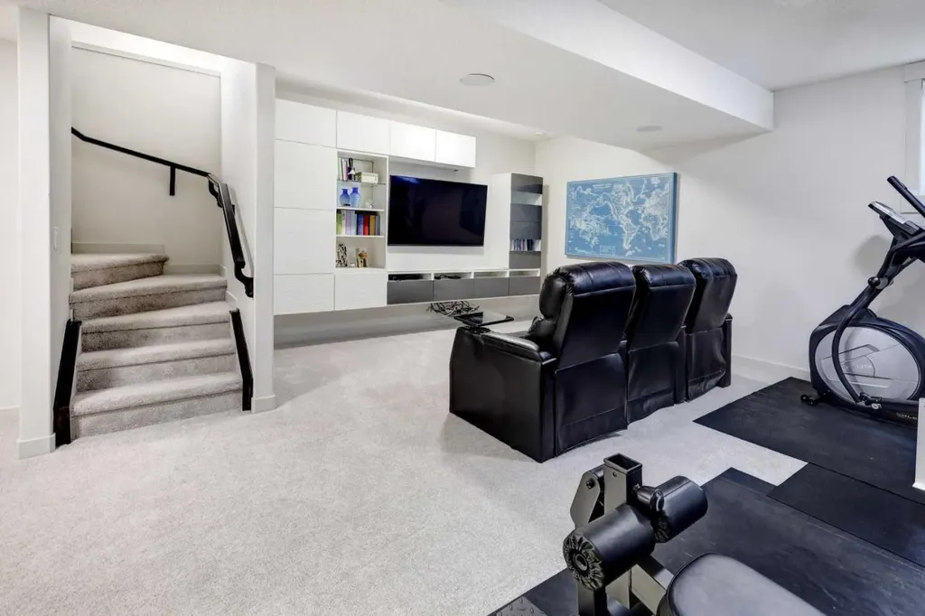 4520B 17 Avenue NW Calgary AB T3B0P1