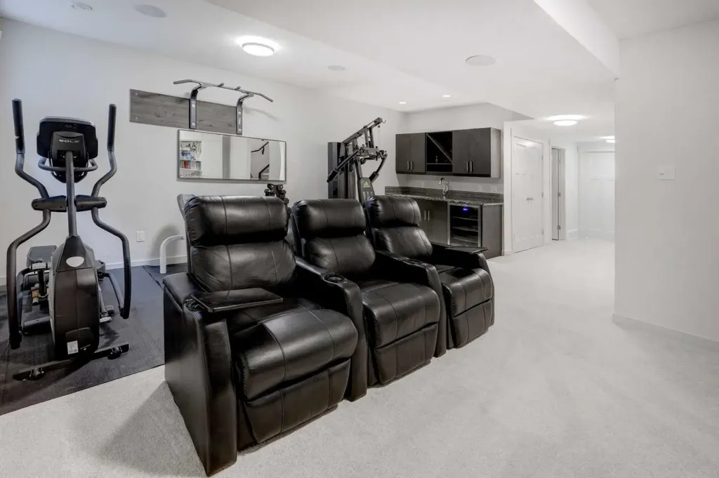 4520B 17 Avenue NW Calgary AB T3B0P1