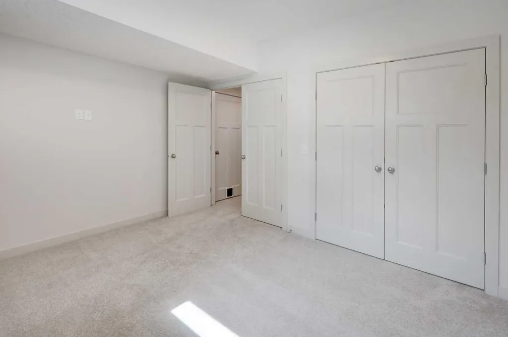 4520B 17 Avenue NW Calgary AB T3B0P1