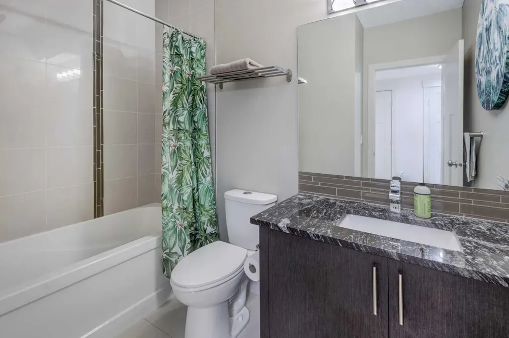 4520B 17 Avenue NW Calgary AB T3B0P1