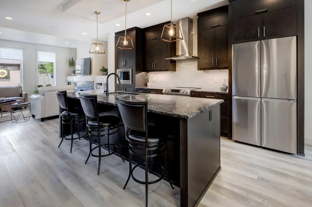 4520B 17 Avenue NW Calgary AB T3B0P1