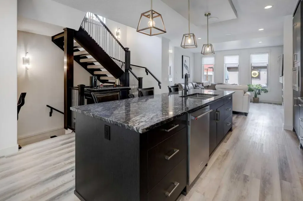 4520B 17 Avenue NW Calgary AB T3B0P1