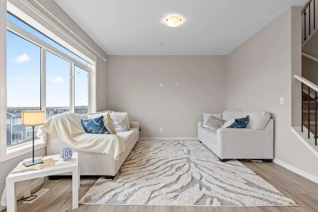 107 Lucas Terrace NW Calgary AB T3P 1P9