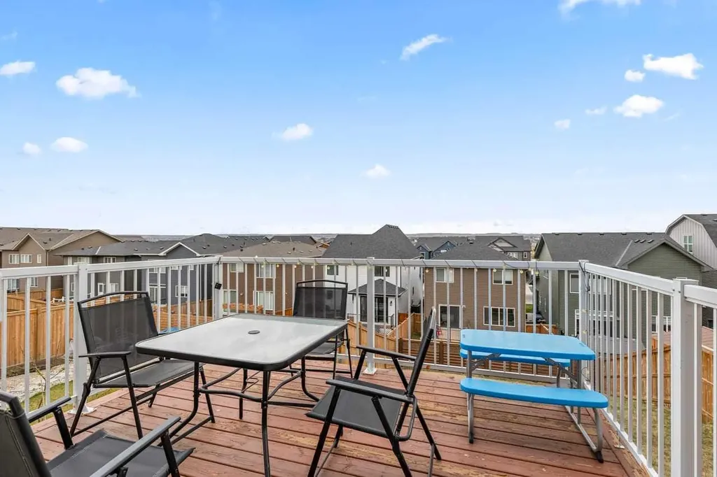 107 Lucas Terrace NW Calgary AB T3P 1P9