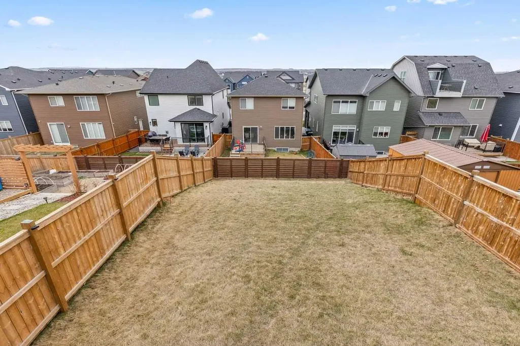 107 Lucas Terrace NW Calgary AB T3P 1P9