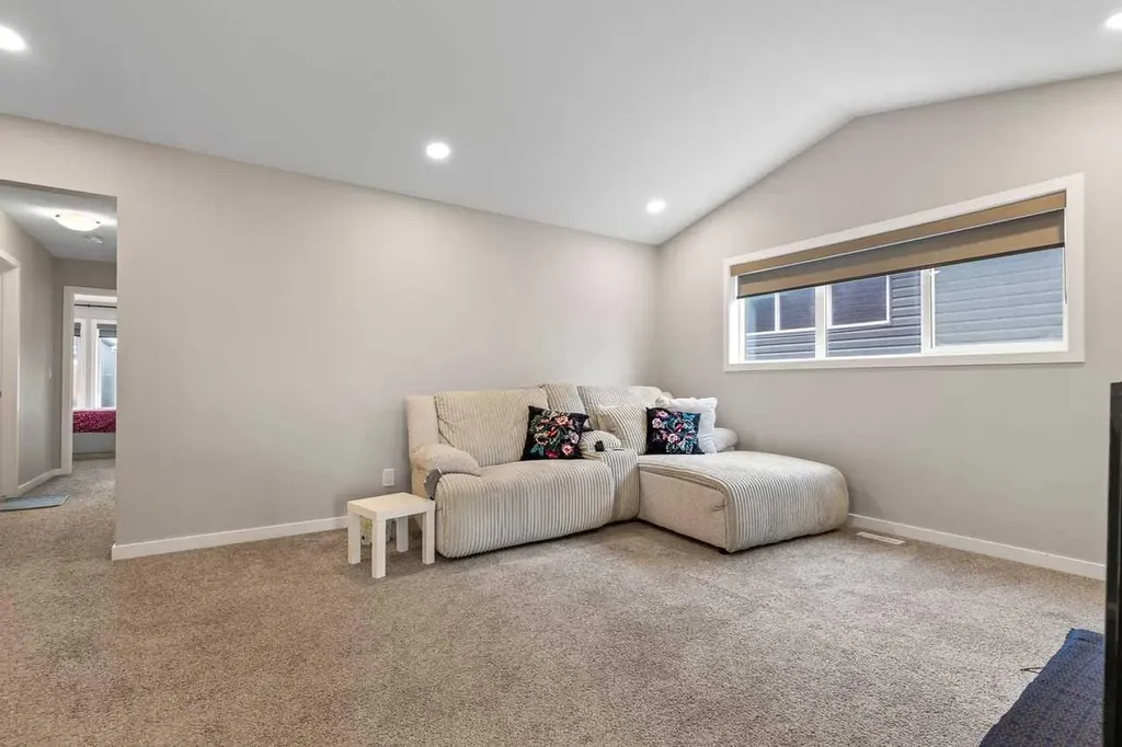 107 Lucas Terrace NW Calgary AB T3P 1P9