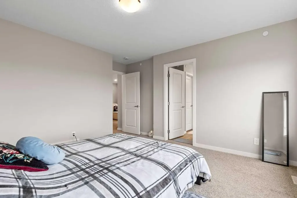107 Lucas Terrace NW Calgary AB T3P 1P9