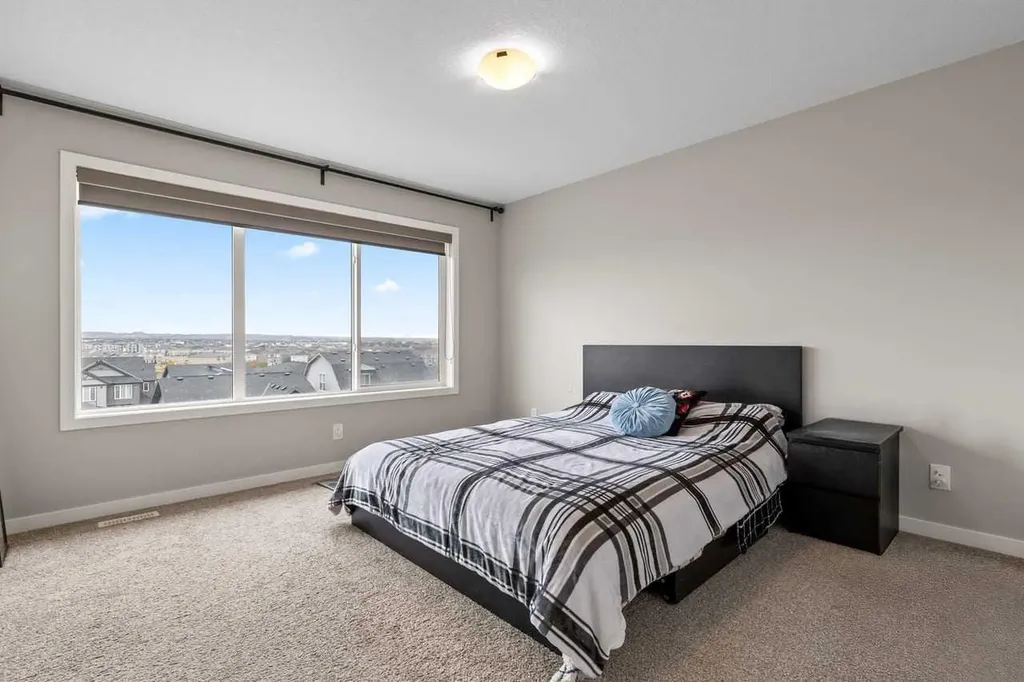 107 Lucas Terrace NW Calgary AB T3P 1P9
