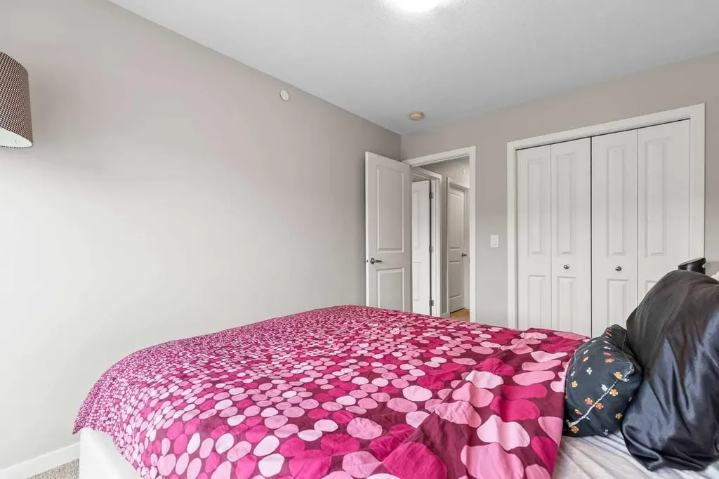 107 Lucas Terrace NW Calgary AB T3P 1P9