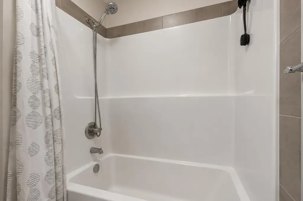107 Lucas Terrace NW Calgary AB T3P 1P9