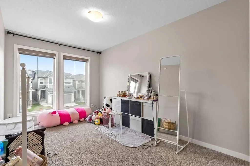 107 Lucas Terrace NW Calgary AB T3P 1P9
