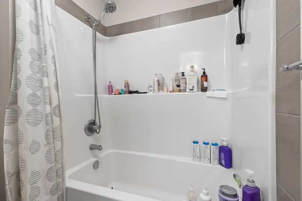 107 Lucas Terrace NW Calgary AB T3P 1P9