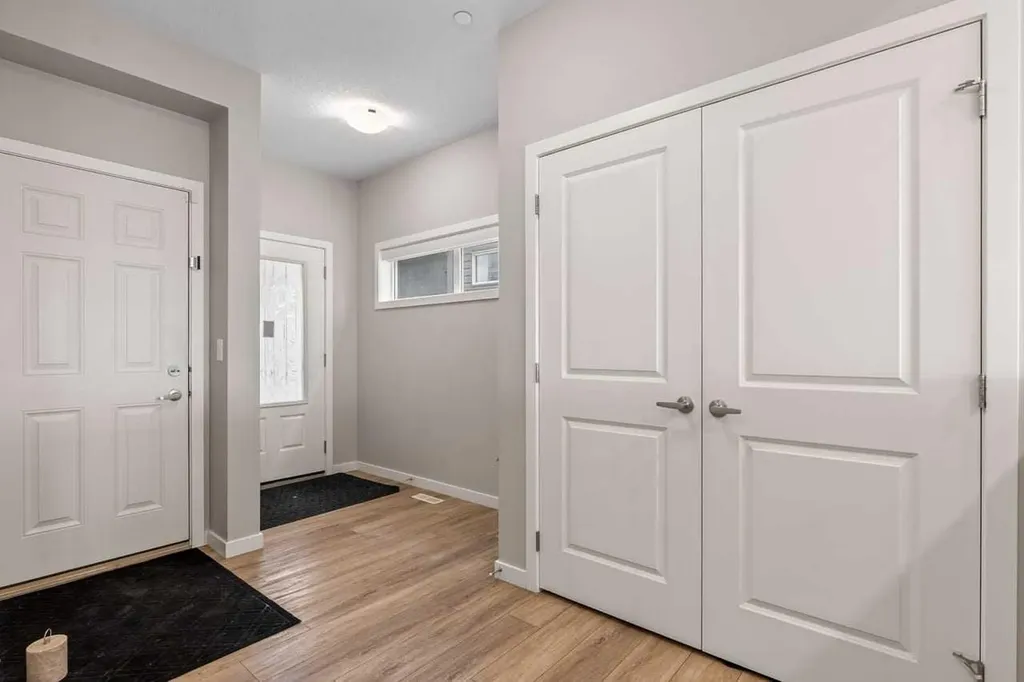 107 Lucas Terrace NW Calgary AB T3P 1P9