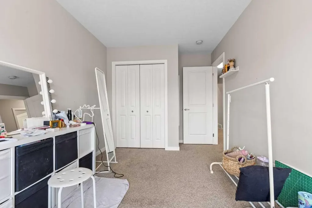 107 Lucas Terrace NW Calgary AB T3P 1P9