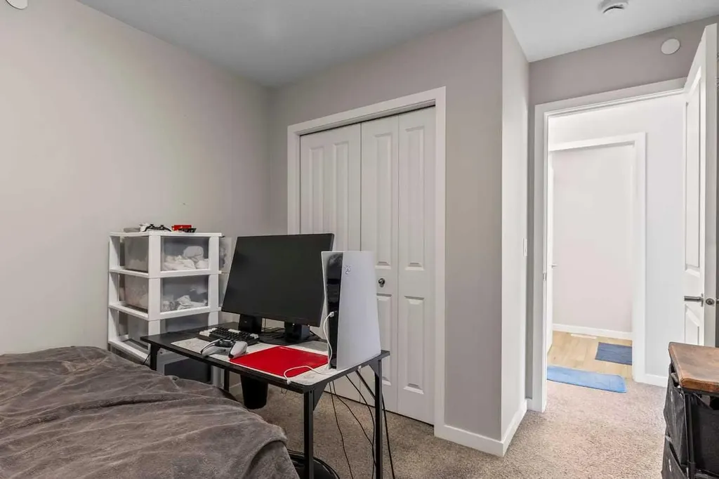 107 Lucas Terrace NW Calgary AB T3P 1P9