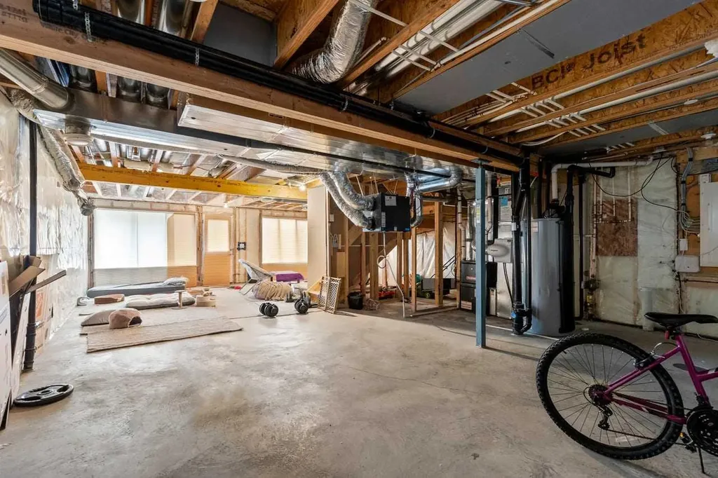 107 Lucas Terrace NW Calgary AB T3P 1P9
